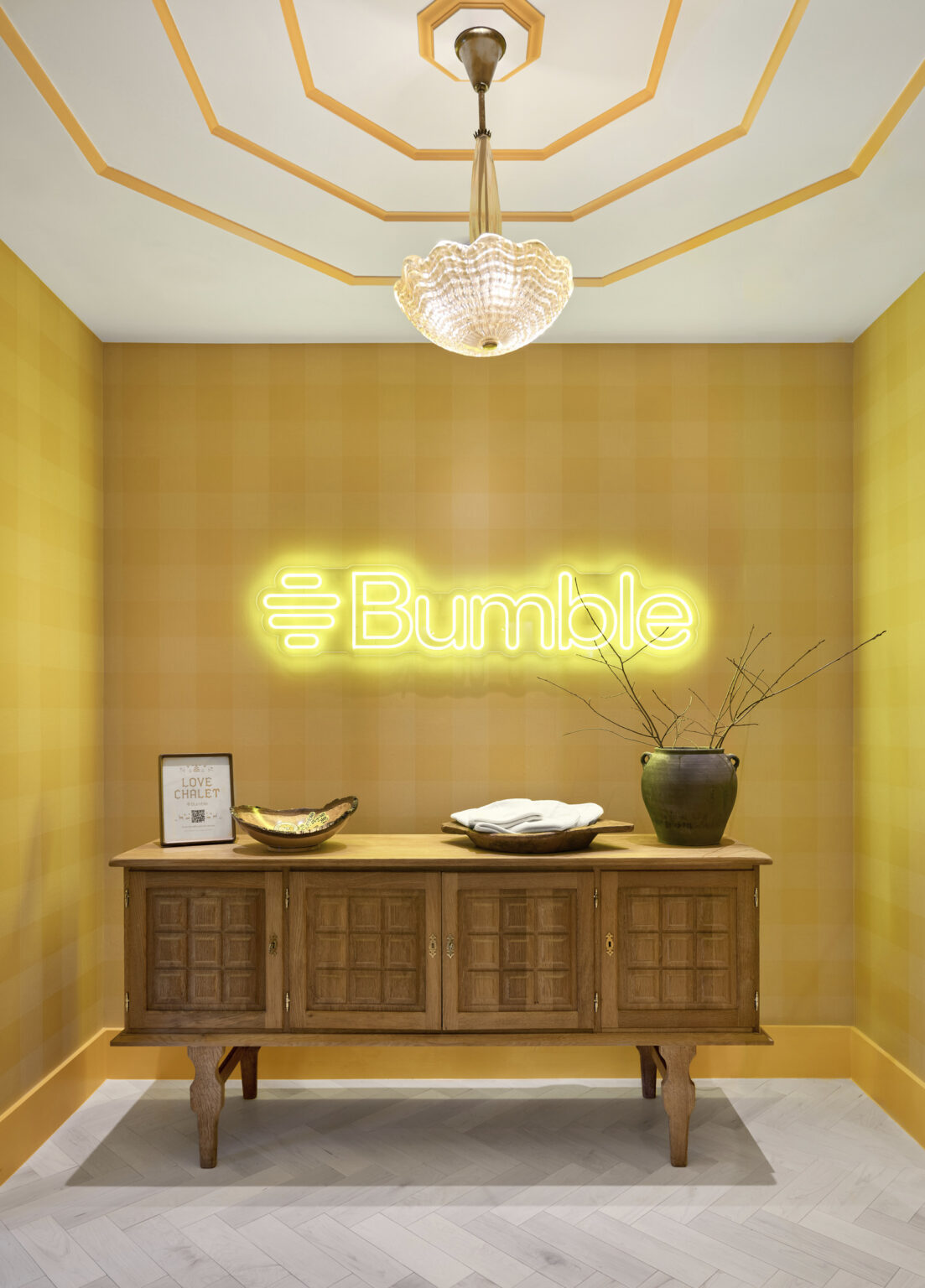 Bumble's Aspen store photographed by Dallas + Harris, is a charming pop-up commercial space in downtown Aspen, Colorado