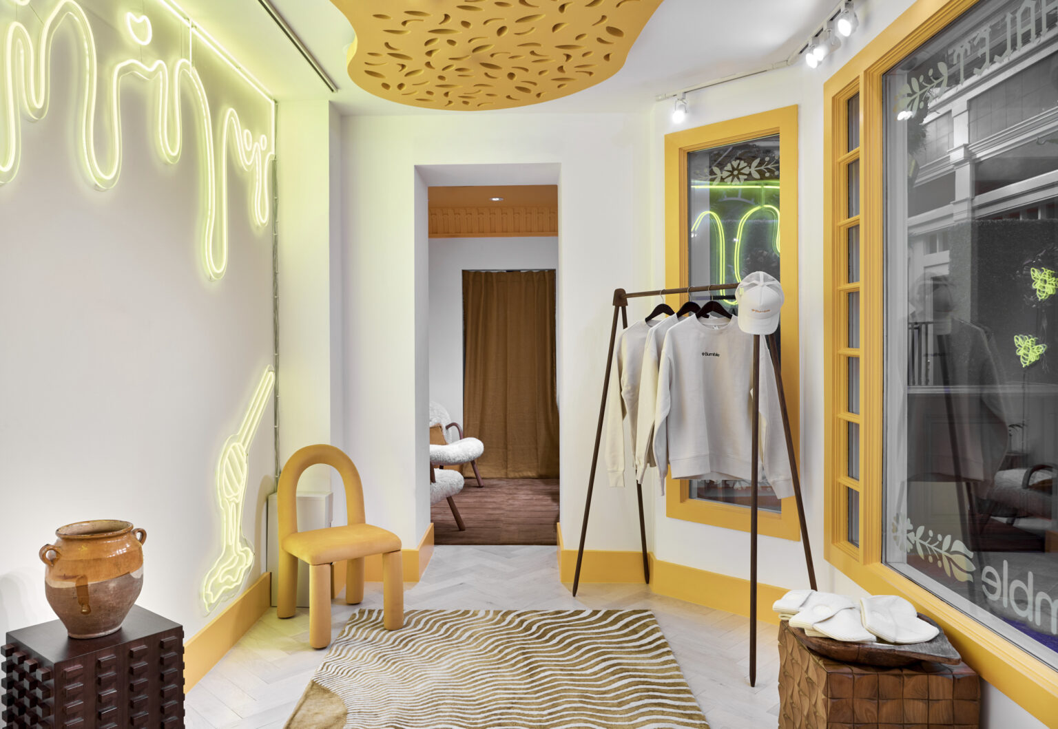 Bumble's Aspen store photographed by Dallas + Harris, is a charming pop-up commercial space in downtown Aspen, Colorado
